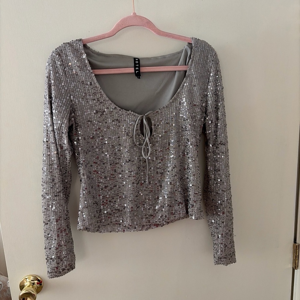 Motel Rocks Silver Sequin Scoop-Neck Long Sleeve Crop Top